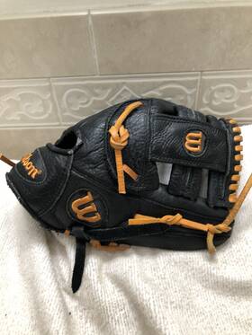 A0500bb11 Wilson A500 Boys Small Black Broken In 11 Inch Baseball Glove Right Hand Throw