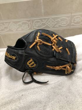 A0500bb12 Wilson A500 Boys Totally Sweet Fully Broken In 12 Inch Baseball Glove Right Throw A0500bb12 Wilson A500 Boys Totally Sweet Fully Broken In 12 Inch Baseball Glove Right Throw