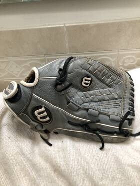 A0517125 Wilson A500 Siren Womens Girl S Broken In 12.5 Inch Softball Glove Right Throw Read