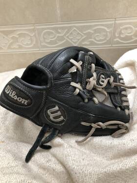A05bb1075 Wilson A500 Boys Girls Broken In 10.75 Inch Baseball Softball Glove Right Throw