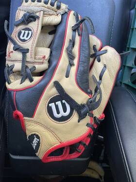 A05rb1711 Wilson A500 Boys/ Girls Fully Broken In 11 Inch Baseball Softball Glove Right Throw