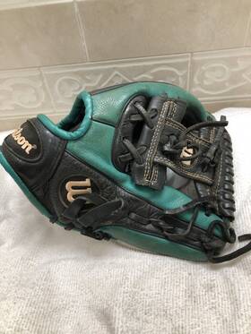A05rb17115 Wilson A500 Black And Green Fully Broken In 11.5 Inch Baseball Glove Right Hand Throw A05rb17115 Wilson A500 Black And Green Fully Broken In 11.5 Inch Baseball Glove Right Hand Throw