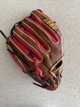 A05rb17di115 Wilson A550 11.5 Inch Baseball Glove Right Handed Throw A05rb17di115 Wilson A550 11.5 Inch Baseball Glove Right Handed Throw
