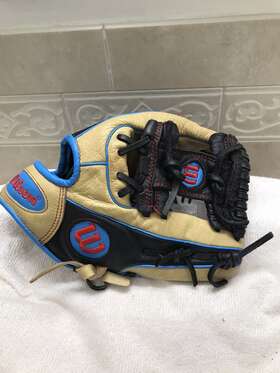 A05rb18115 Wilson A500 11.5 Inch Aura Like Boys Fully Broken In Baseball Glove Right H Throw A05rb18115 Wilson A500 11.5 Inch Aura Like Boys Fully Broken In Baseball Glove Right H Throw