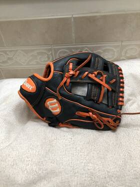 A05rb18115ac Wilson A500 Boys Alex Cora Game Ready 11.5 Inch Baseball Glove Right Hand Throw A05rb18115ac Wilson A500 Boys Alex Cora Game Ready 11.5 Inch Baseball Glove Right Hand Throw