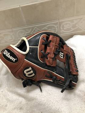 A05rb19115 Wilson A500 Boys Girls 11.5 Inch Fully Broken In Baseball Softball Glove Right Throw