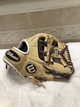 A05rb19di115 Wilson A550 Boys 11.5 Inch Fully Broken In Baseball Glove Right Hand Throw