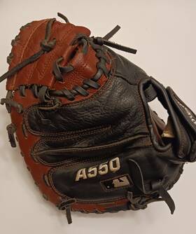 A05rb200cm Wilson A550 Baseball Catchers Mitt Black Brown Glove 32 Inch Rht Euc