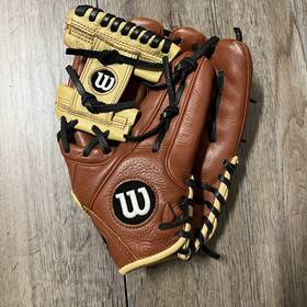 A05rb200d11 Wilson A550 Boys Broken In Deep Pocket Tight Fit 11 Inch Baseball Glove Right A05rb200d11 Wilson A550 Boys Broken In Deep Pocket Tight Fit 11 Inch Baseball Glove Right
