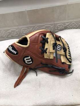 A05rb20d11 Wilson A550 Fully Broken In Boys Girls 11 Inch Baseball Softball Glove Right Throw