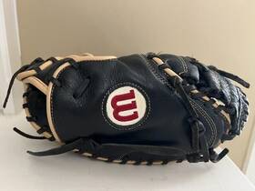 A05rb21cm Wilson A500 32 Inch Catchers Mitt Black Leather Left Hand Throwing Glove A05rb21cm Wilson A500 32 Inch Catchers Mitt Black Leather Left Hand Throwing Glove
