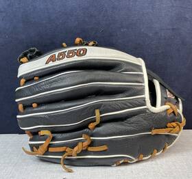 A05rb24115 Wilson A550 11 1/2 Inch Baseball Glove A05rb24115 Wilson A550 11 1/2 Inch Baseball Glove