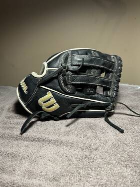 A05rb2b106 Wilson A500 10.5 Inch Youth Broken In Baseball Glove Black White Right Throw
