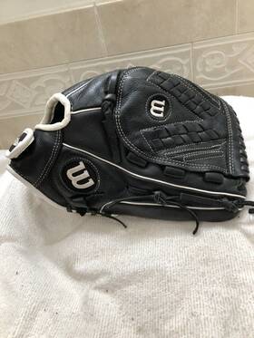 A05rf125 Wilson A500 Siren 12.5 Inch Womens Girl S Broken In Softball Glove Right Throw A05rf125 Wilson A500 Siren 12.5 Inch Womens Girl S Broken In Softball Glove Right Throw