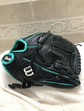 A05rf16115 Wilson A500 11.5 Inch Teal Green Girls S Very Nice Softball Glove Right Hand Throw