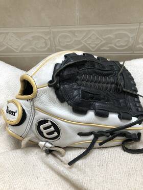 A05rf18115 Wilson A500 Siren Girl S Broken In Tight Fit 11.5 Inch Softball Glove Right Throw