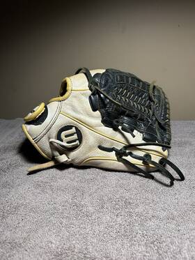 Wilson A05rf200115 Youth A550 11.5 Inch Boys Baseball Glove Softball Broken In Right Throw
