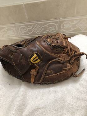 A0800bbcm34 Wilson A800 Soft Fit Fully Broken In 33 Inch Baseball Catchers Mitt Right Hand Throw A0800bbcm34 Wilson A800 Soft Fit Fully Broken In 33 Inch Baseball Catchers Mitt Right Hand Throw