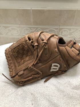 A0802fp125 Wilson A800 12.5 Inch Tight Fit Broken In Baseball Softball Glove Left Hand Throw A0802fp125 Wilson A800 12.5 Inch Tight Fit Broken In Baseball Softball Glove Left Hand Throw