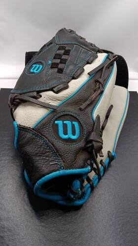 A08lf16125 Wilson Aura A800 12.5 Inch Women S Girl Broken In Softball Glove A08lf16125 Wilson Aura A800 12.5 Inch Women S Girl Broken In Softball Glove