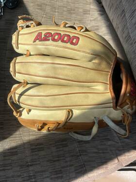 A08rb161175 Wilson A2000 Baseball Glove For Right Handed A08rb161175 Wilson A2000 Baseball Glove For Right Handed