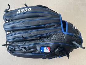 A09rb18d125 Wilson A950 Baseball Glove 12.5 Inch Black/blue Right Handed Thrower Rht A09rb18d125 Wilson A950 Baseball Glove 12.5 Inch Black/blue Right Handed Thrower Rht