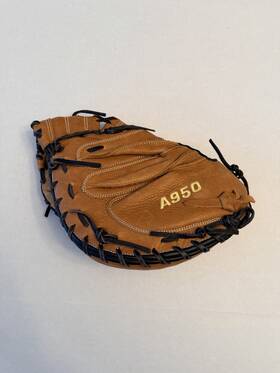 A09rb2odcm34 Wilson A950 34 Inch Catcher Mitt Brown Black Laces Left Hand A09rb2odcm34 Wilson A950 34 Inch Catcher Mitt Brown Black Laces Left Hand