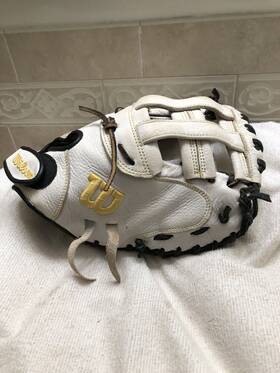 A09rf22difpcm Wilson A950 Women S Girls Broken In 34 Inch Softball Catchers Mitt Right Hand Throw