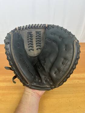 A12rf15-cm33 Wilson Onyx Girls Broken In Game Ready 33 Inch Softball Catchers Mitt Right Throw