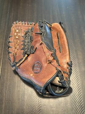 A1350 Wilson Demarini Voodoo Dm8 13 2/3 Inch Glove Right Hand Thrower Softball