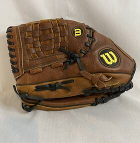 A1513 Wilson Soft Leather Flexback 13 Inch Team Series Baseball Glove Throw Left Hand A1513 Wilson Soft Leather Flexback 13 Inch Team Series Baseball Glove Throw Left Hand