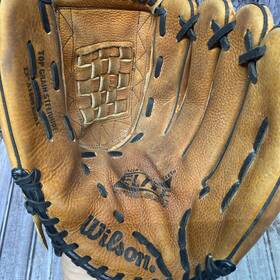 A1600 Wilson Esb1 13 Inch Leather Mitt Oversized Pocket Elite Softball Glove Rht A1600 Wilson Esb1 13 Inch Leather Mitt Oversized Pocket Elite Softball Glove Rht