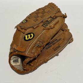 A1755 Wilson A1651 Team Series Limited Edition Rht Glove 13 Inch Pattern Great Cond A1755 Wilson A1651 Team Series Limited Edition Rht Glove 13 Inch Pattern Great Cond