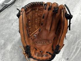 A1764 Wilson A1674 S4 Thick And Well Padded 13 Inch Baseball Softball Glove Right Hand Throw A1764 Wilson A1674 S4 Thick And Well Padded 13 Inch Baseball Softball Glove Right Hand Throw