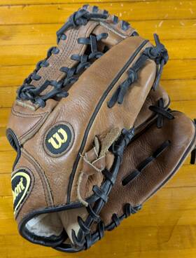 A1731-p4 Wilson Pro-1000 All Leather Broken In Padded 11.5 Inch Baseball Glove Right Throw