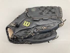 A1741 Wilson Team Series Baseball Glove 12.5 Inch Rht Black Leather Mitt A1741 Wilson Team Series Baseball Glove 12.5 Inch Rht Black Leather Mitt
