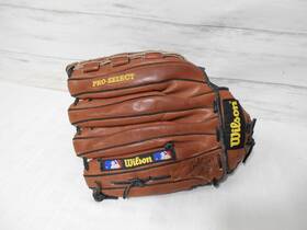 A1745 Wilson Pro Select S4 13 Inch Leather Baseball Softball Glove Right Hand Throw A1745 Wilson Pro Select S4 13 Inch Leather Baseball Softball Glove Right Hand Throw
