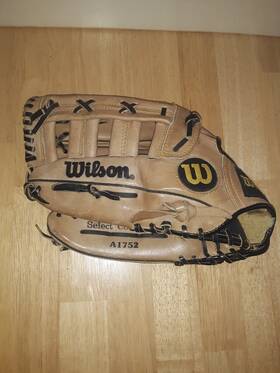 A1752 Wilson Baseball Glove Limited Edition Team Series Left Hand Throw A1752 Wilson Baseball Glove Limited Edition Team Series Left Hand Throw