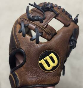 A1791-p10 Wilson Training Mitt Leather Thick Well Padded 9.5 Inch Baseball Glove Right Throw