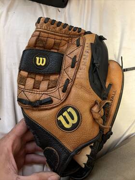 A1831 Wilson 11.5 Right Hand Throw Baseball Glove P115 Top Grade Leather A1831 Wilson 11.5 Right Hand Throw Baseball Glove P115 Top Grade Leather