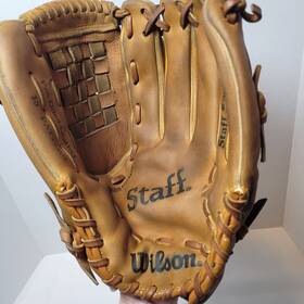A1855 Wilson Staff Series Leather Baseball Softball Glove 13 Inch Rht C1 A1855 Wilson Staff Series Leather Baseball Softball Glove 13 Inch Rht C1