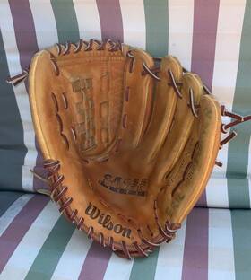 A1870 Wilson Euc Crossover Baseball / Softball Glove. Japan Mfg. R -throw