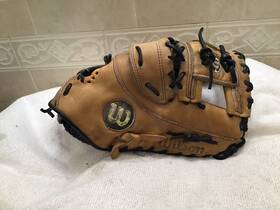 A1894 Wilson Ps10 13 Inch Fully Broken In Baseball First Base Mitt Right Hand Throw