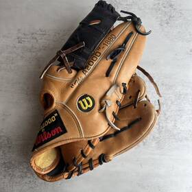 A2000-1880 Wilson A2000 Pro-stock 1880 Baseball Glove Infield Right Hand Throw Japan -read A2000-1880 Wilson A2000 Pro-stock 1880 Baseball Glove Infield Right Hand Throw Japan -read