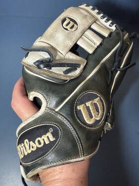 A2000le Wilson A2000 Pro Stock 11.5 Inch Limited Edition Infield Baseball Glove #251/500