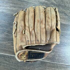 A2001 Wilson Vintage Baseball Glove Mitt Right Hand Throw Usa Rare- Read