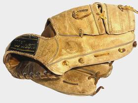 A2030 Wilson Vintage Frank Lary Autograph Model Baseball Glove Grip Tite Pocket A2030 Wilson Vintage Frank Lary Autograph Model Baseball Glove Grip Tite Pocket