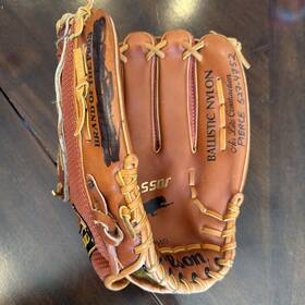 A2040 Wilson 12 Inch Right Hand Ballistic Nylon Air Lite Baseball Glove Mitt A2040 Wilson 12 Inch Right Hand Ballistic Nylon Air Lite Baseball Glove Mitt
