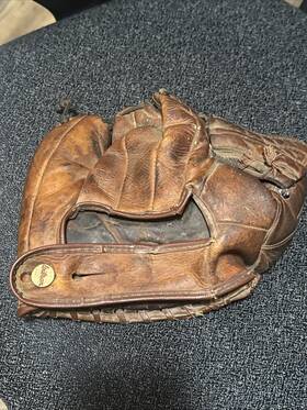 A2280 Wilson A2289 Vintage Softball Glove Model Nice Display A2280 Wilson A2289 Vintage Softball Glove Model Nice Display