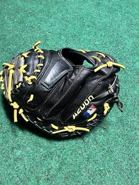 A2000 Wilson A2303 33.5 Inch Right Hand Thrower Catchers Mitt